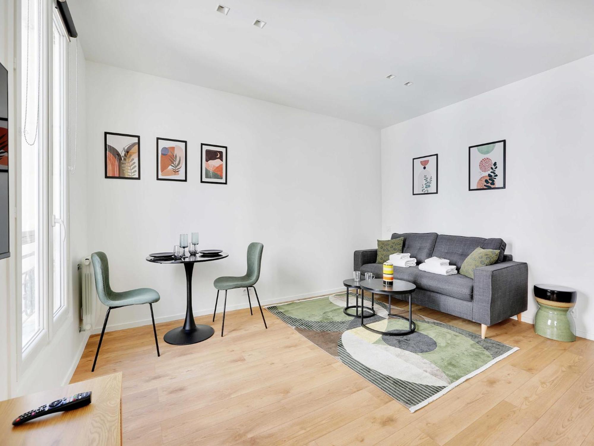 Charming For 2p - Parc Monceau Parijs